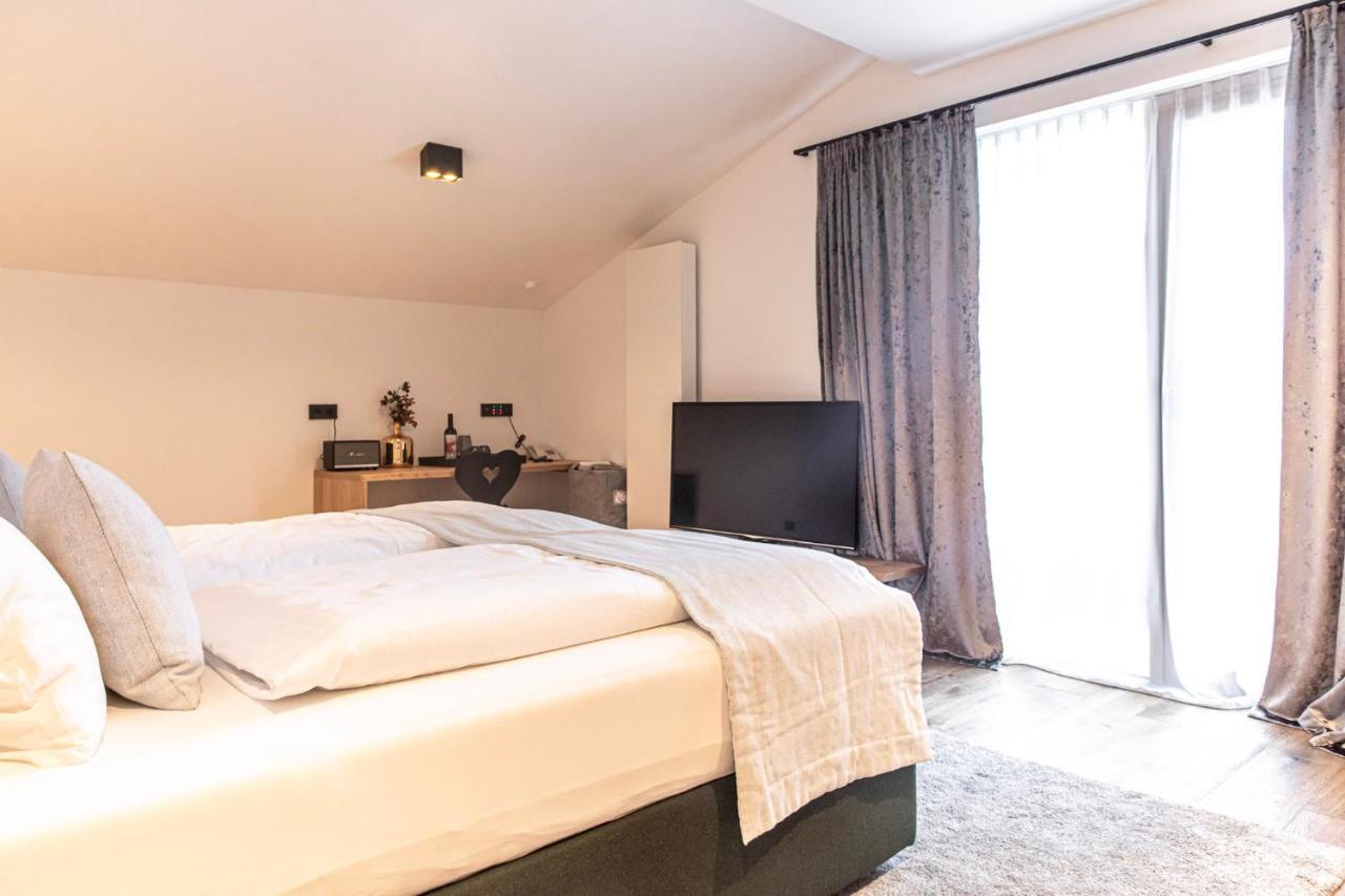 Hotel & Appartements Alpenresidenz Viktoria นอยชติฟ อิม ชตูไปทัล ภายนอก รูปภาพ