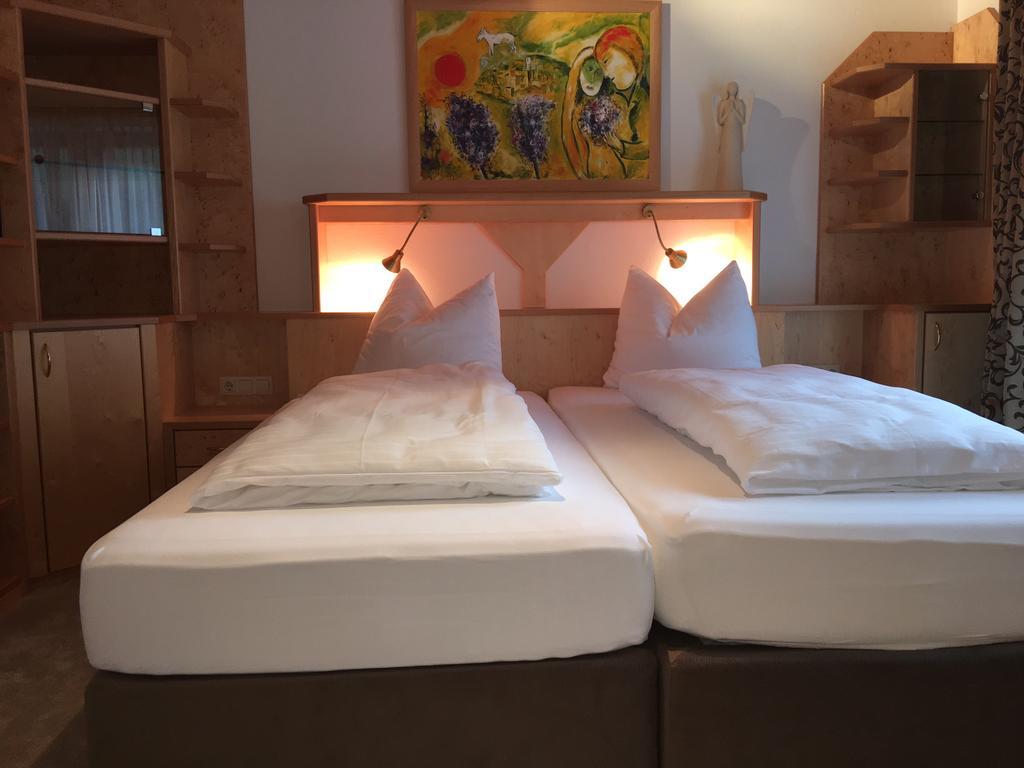 Hotel & Appartements Alpenresidenz Viktoria นอยชติฟ อิม ชตูไปทัล ภายนอก รูปภาพ